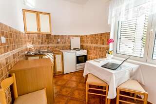 Апартаменты Apartments Batricevic Херцег-Нови Апартаменты с 1 спальней и диваном-кроватью (для 3 гостей)-10